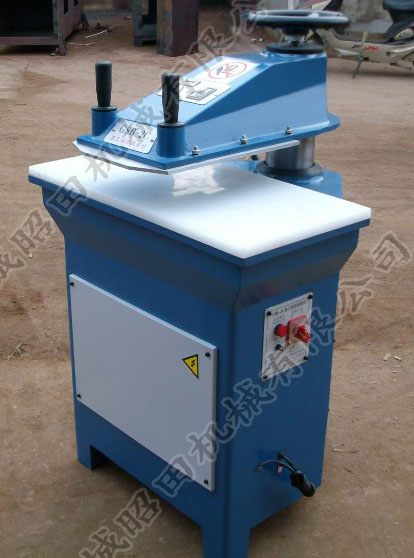 摇臂式液压下料机背面图片